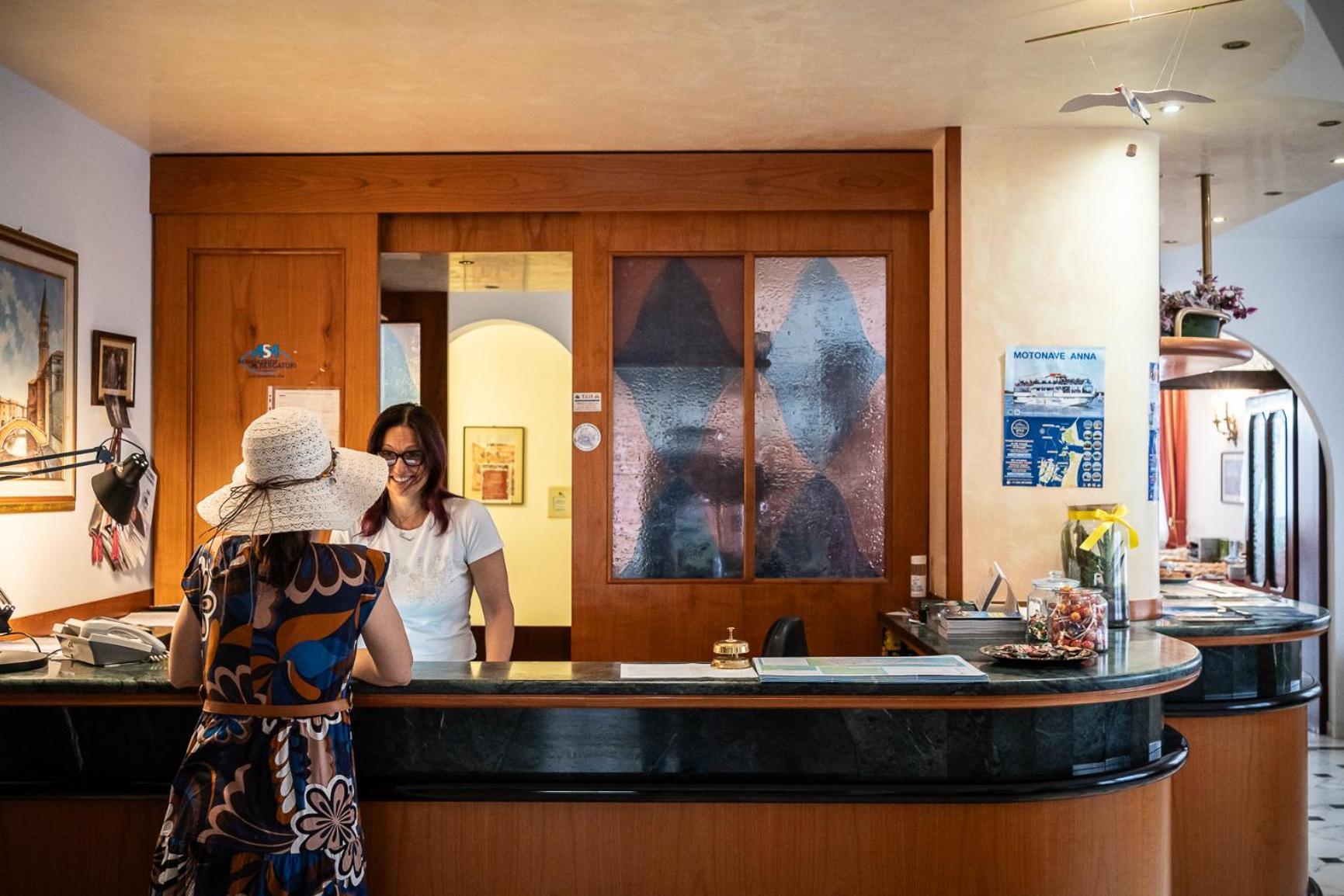 Easy Hotel Meryon Sottomarina Eksteriør bilde