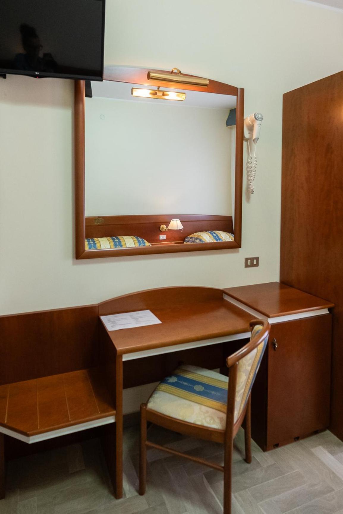 Easy Hotel Meryon Sottomarina Rom bilde