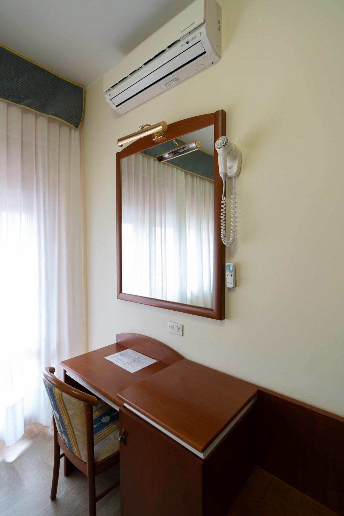 Easy Hotel Meryon Sottomarina Rom bilde