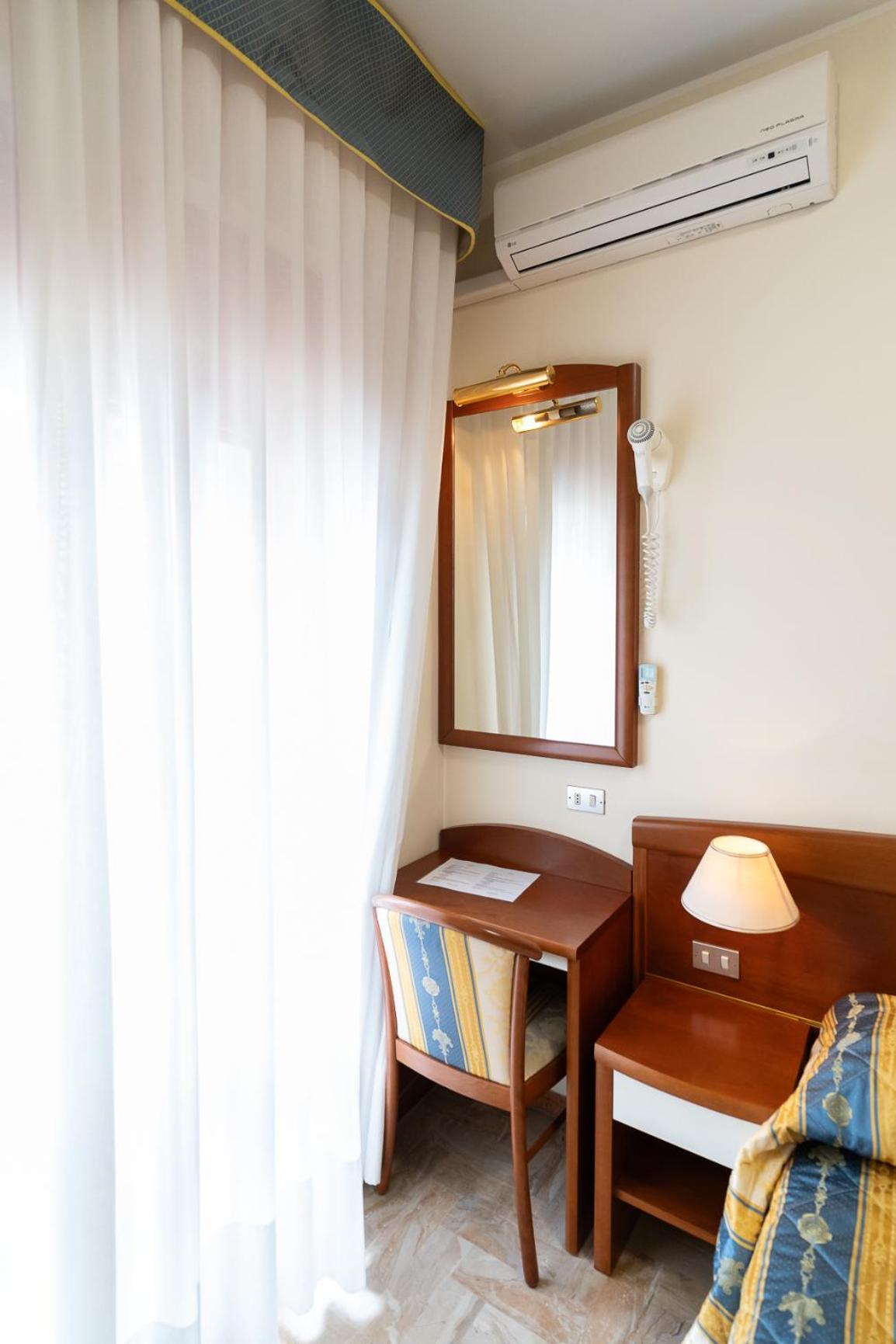 Easy Hotel Meryon Sottomarina Rom bilde